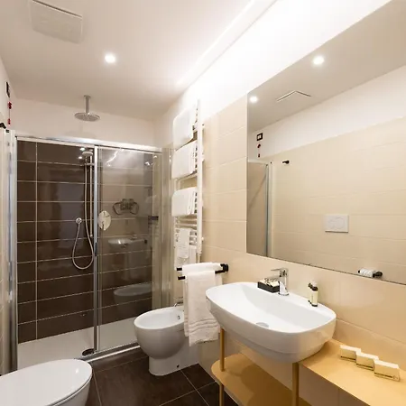 Velia Hotel 3*