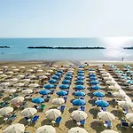 Velia فندق 3*
