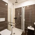 Velia 3* غْروتّامّاري