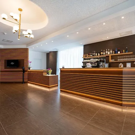 Velia فندق غْروتّامّاري