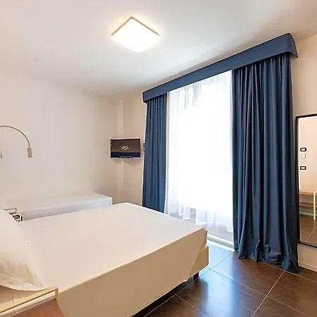 Velia Hotel 3*