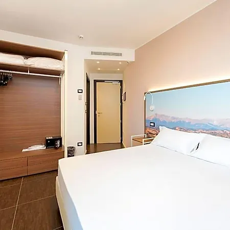 Velia Hotel