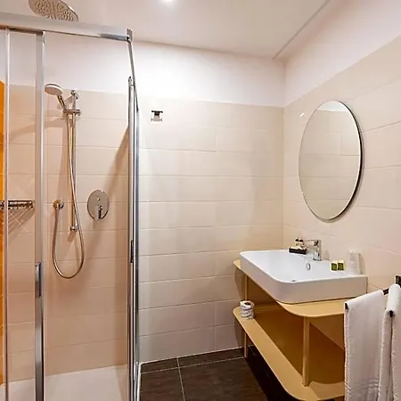 Velia Hotel